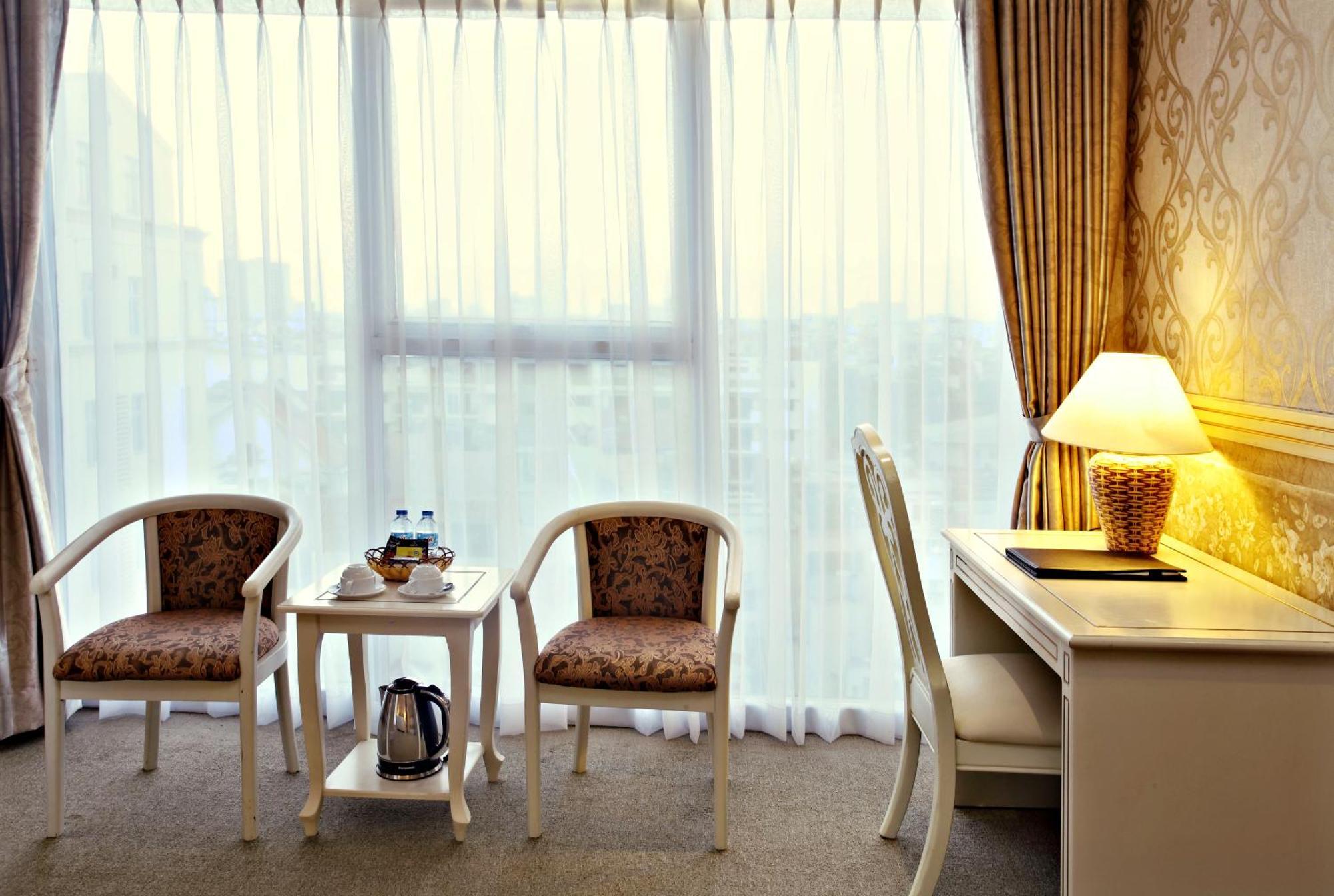 Khách sạn Golden Crown 3*